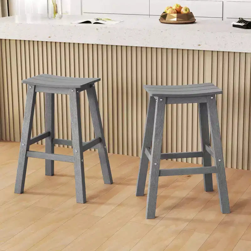 Tabouret de bar de patio avec siège incurvé et repose-pieds